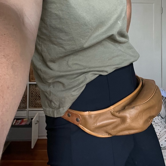 Vintage Leather Small Fanny/Waist Pack - Picture 5 of 8